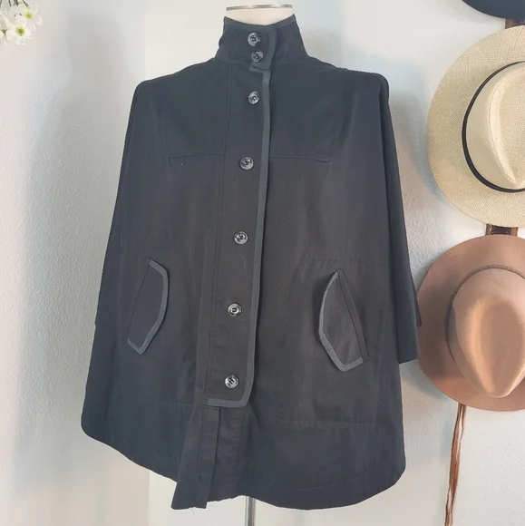 BCBGENERATION BLACK LIGHTWEIGHT PONCHO CAPE FRONT BUTTON SZ XS - Picture 15 of 16